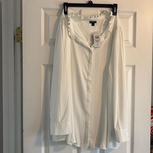 New Torrid size 3 long sleeve button up blouse